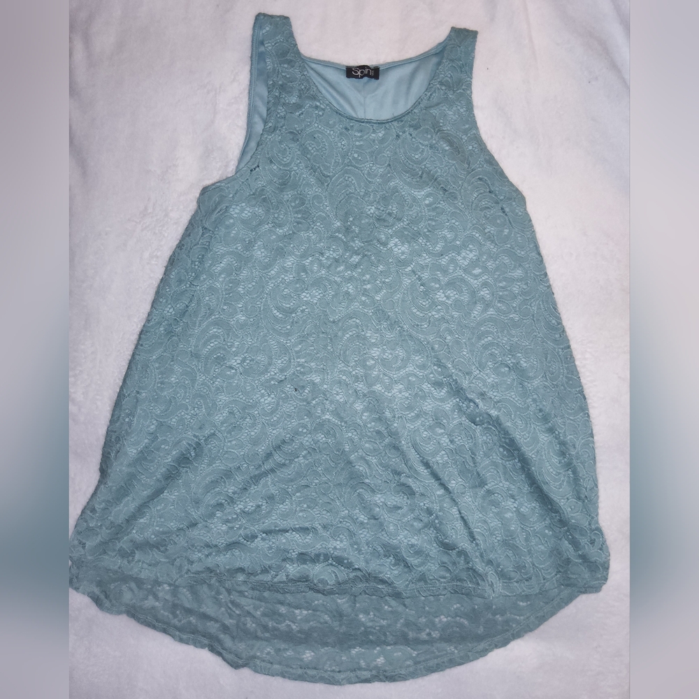 Elegant Lace Sleeveless Top